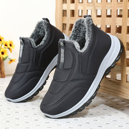 Men’s Winter Fleece-Lined Slip-On Shoes — Waterproof, Slip-Resistant, Wide Toe Box, Built for Warmth, Stability, and Confident Steps on Snowy Days.