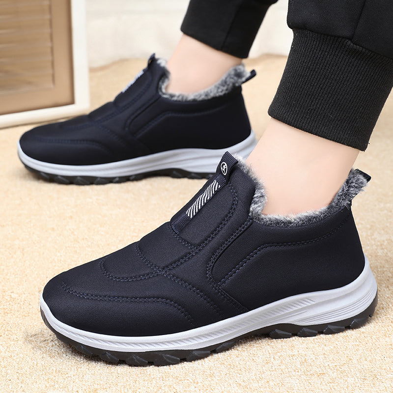 Men’s Winter Fleece-Lined Slip-On Shoes — Waterproof, Slip-Resistant, Wide Toe Box, Built for Warmth, Stability, and Confident Steps on Snowy Days.