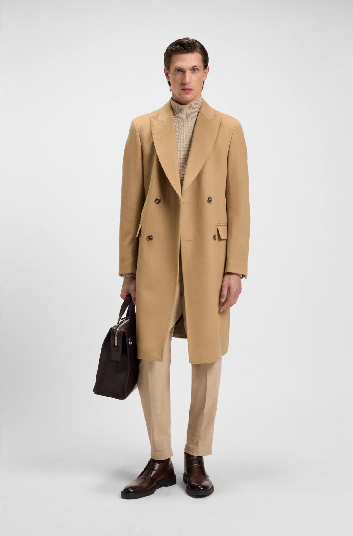 DOUBLE-BREASTED COAT IN VIRGIN WOOL AND CASHMERE