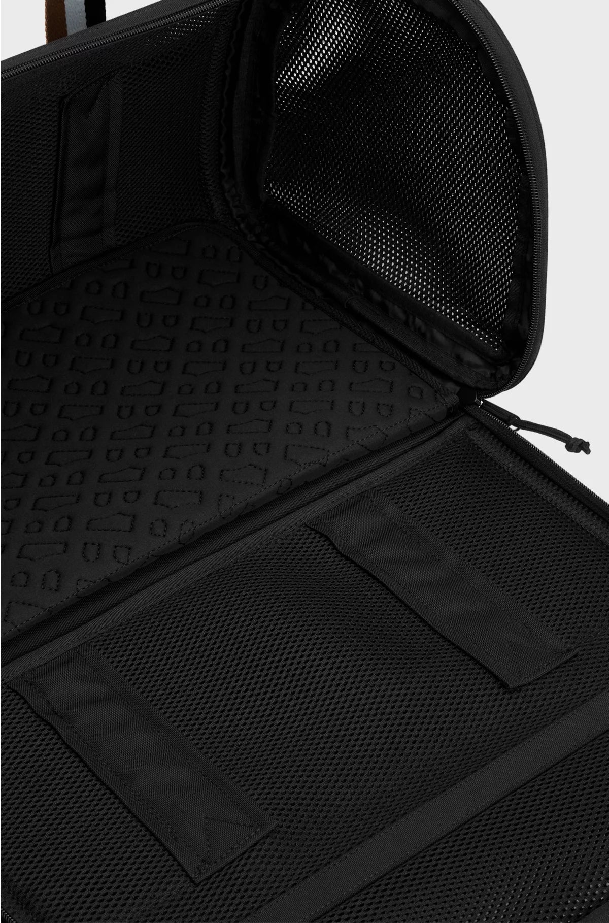 DOG TRAVEL BAG WITH QUILTED MAT